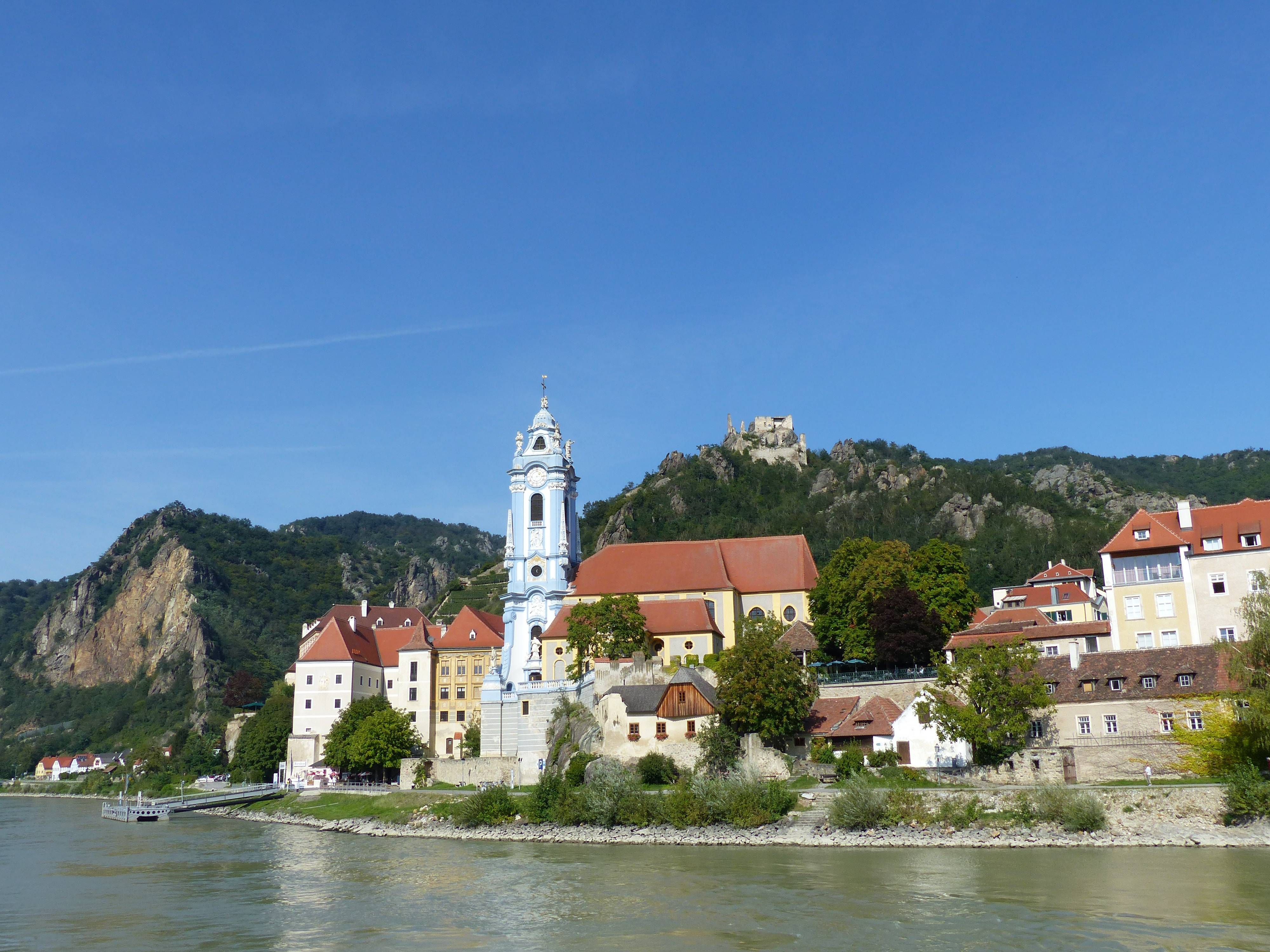 Sicht auf die Stiftskirche Dürnstein