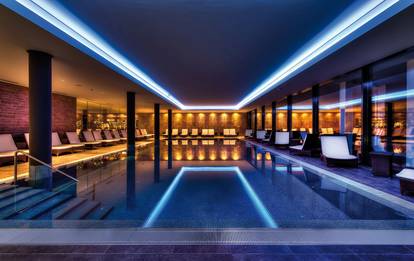 piscine intérieure