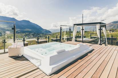 Bain à remous extérieur avec vue sur Merano