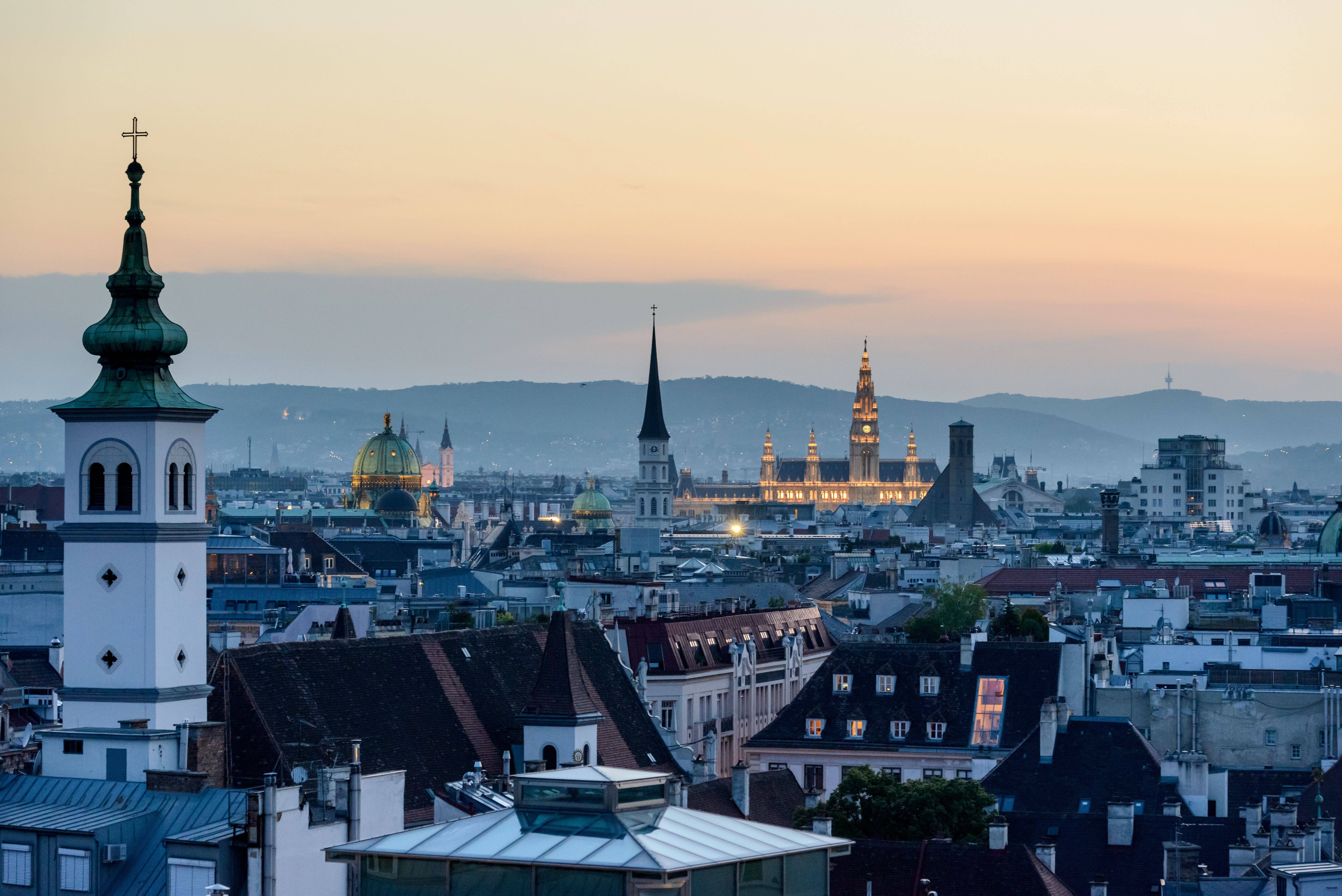 die Stadt Wien, im Hintergrund der Stephansdom