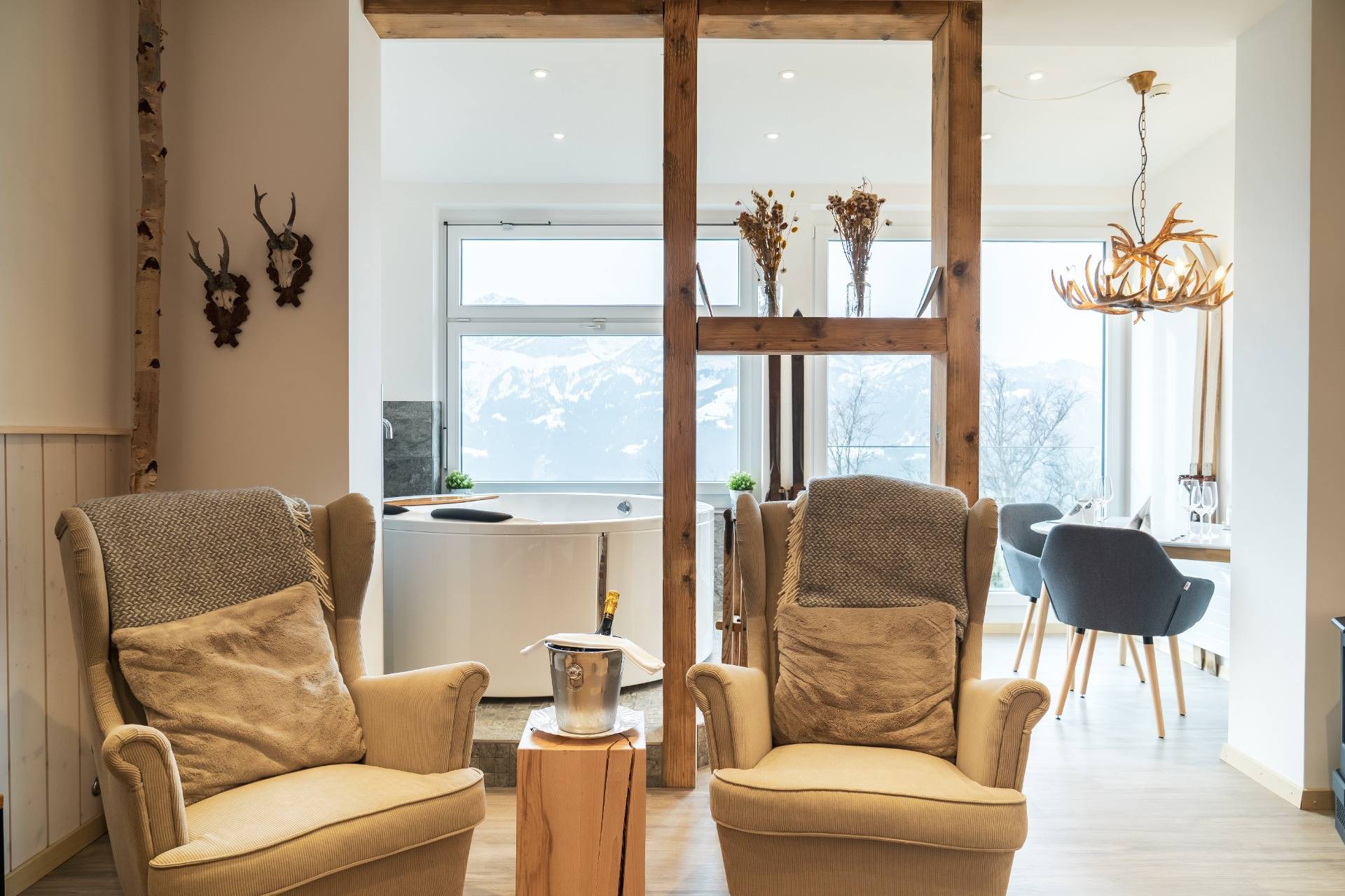 Bild von der Themen-Suite Nordstern mit Whirlpool & Sauna