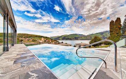 Aussicht vom Aussenpool des Belvédère Strandhotel & Restaurant (in der Schweiz)