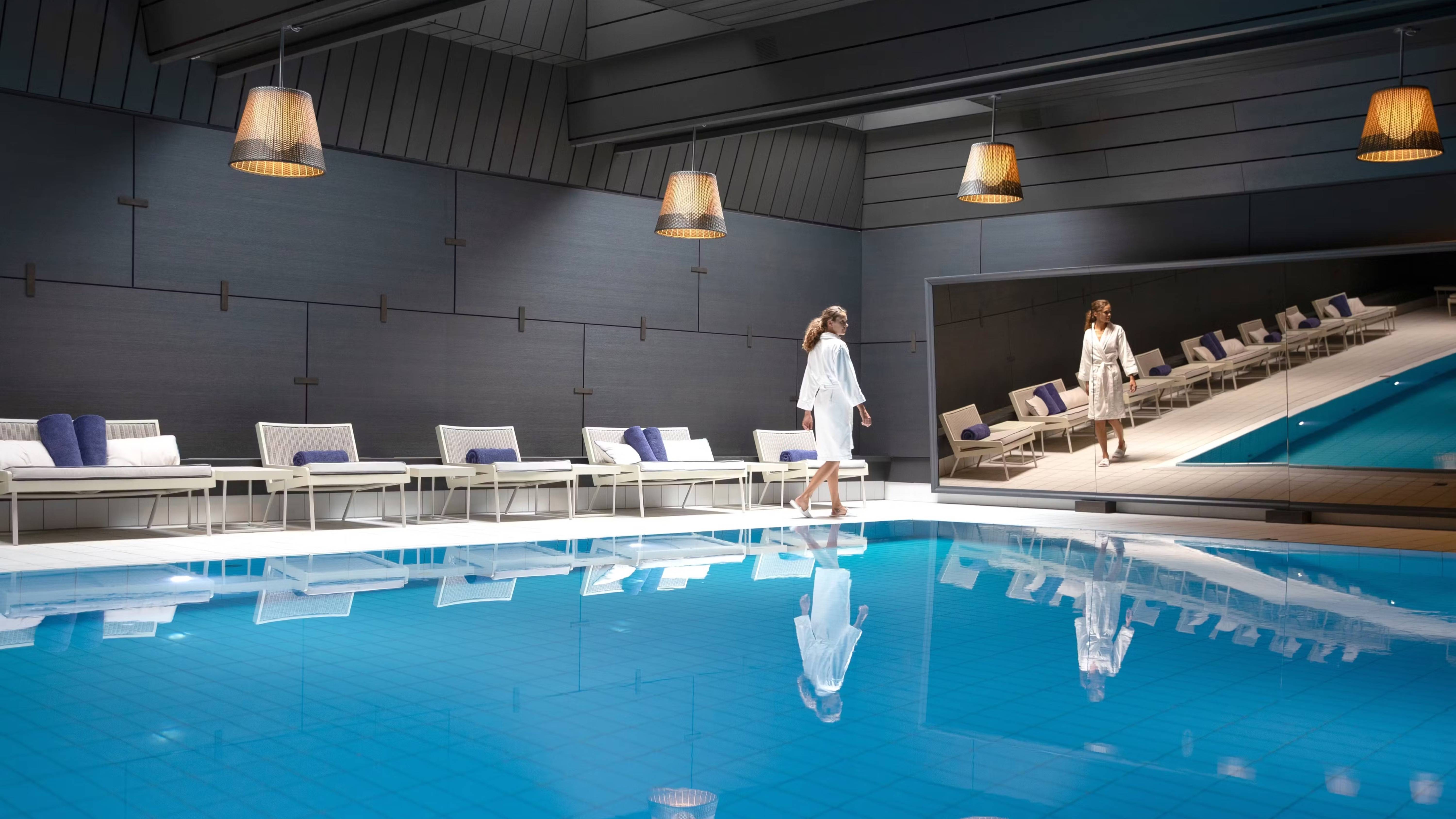 Hallenbad im Hotel Schweizerhof Zermatt