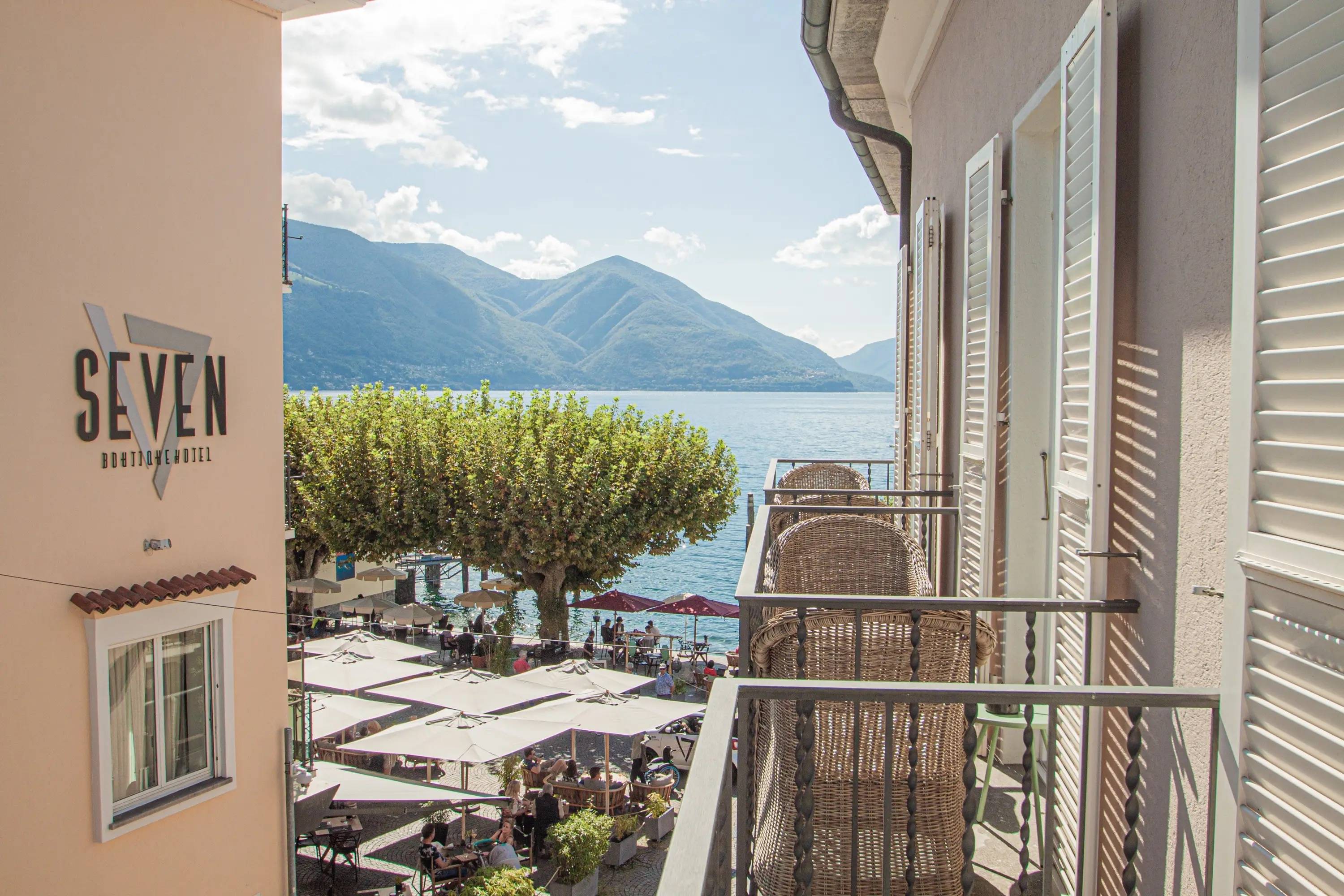 Doppelzimmer mit Balkon und seitlicher Seesicht