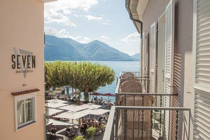 Chambre double avec balcon et vue latérale sur le lac