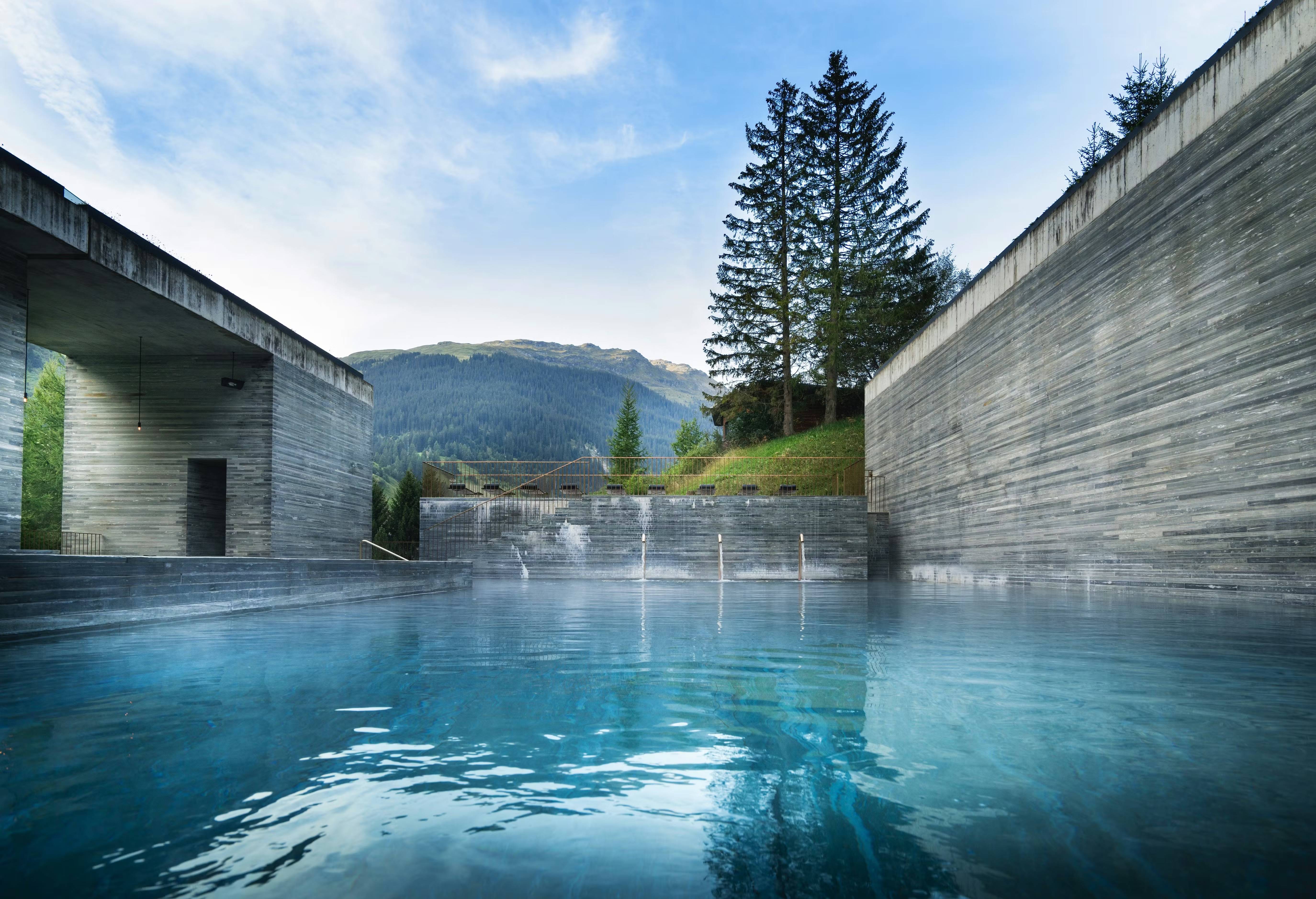 © 7132 Hotel, Vals - Global Image Creation / piscine extérieure des thermes de Vals